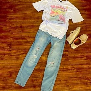 The brand is Abercrombie kids the size is 13/14 in girls really cute!